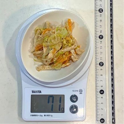 中皿1杯分のキャベツと鶏胸肉のサラダ 71g