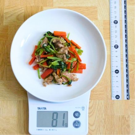 中皿1杯分の豚肉とキンサイの中華炒め 81g