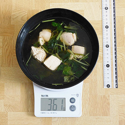 大皿1杯分のキンサイと鶏肉のスープ 361g