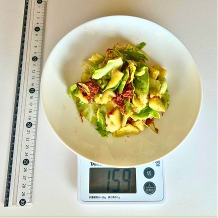 1人前のキャベツとコンビーフの炒め物 159g