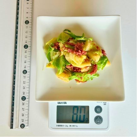 中皿1皿分のキャベツとコンビーフの炒め物 80g