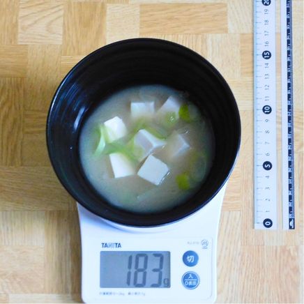 汁椀・中 1杯分の豆腐とネギの味噌汁 183g