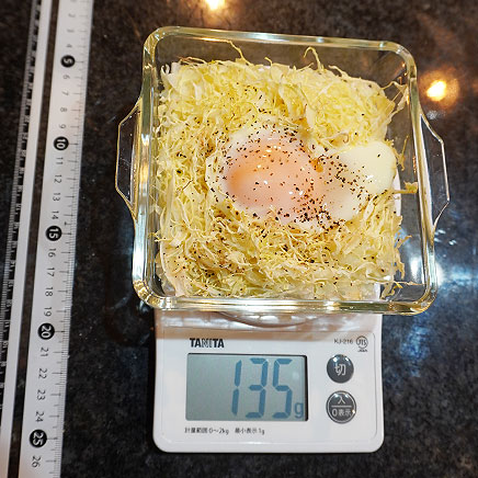 グラタン皿・大 1皿分のキャベツの巣ごもり卵 135g