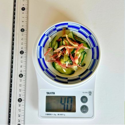 小皿に取り分けたみょうがサラダ 40g