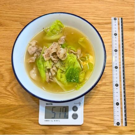 1人前のキャベツと豚肉のコンソメ煮