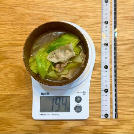 汁椀1杯分のキャベツと豚肉のコンソメ煮