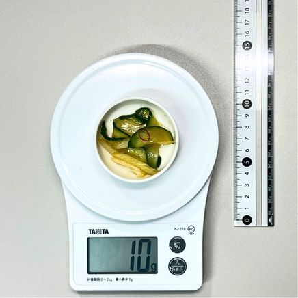 小皿1杯分のセロリときゅうりのサラダ