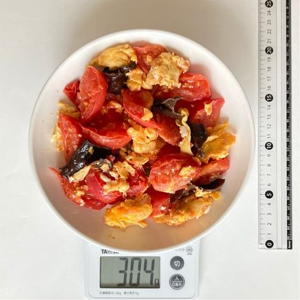 中皿1杯分のトマトときくらげの卵炒め