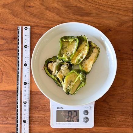 大皿1皿分のピーマンのチーズ焼き