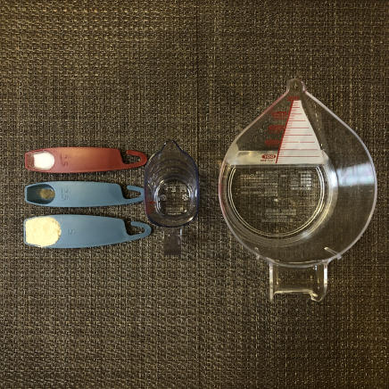 ゴボウスープお椀1杯分に使用した水・コンソメ・塩・こしょう・サラダ油