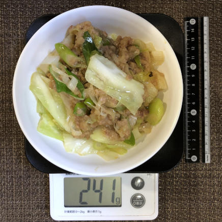 中皿1皿1人前241gのキャベツの肉味噌炒め