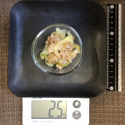 おつまみ皿1杯25gのキャベツの肉味噌炒め