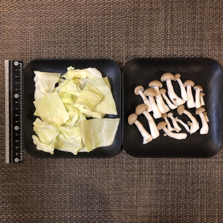 キャベツときのこのスープお椀1杯分に使用したキャベツ・しめじ