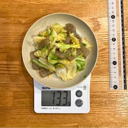 中皿1皿1人前のキャベツとこんにゃくの炒め物