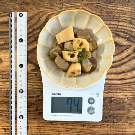 小皿1皿1人前の蓮根とこんにゃくの煮物