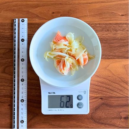 小皿一皿分のサーモンと玉ねぎのマリネ
