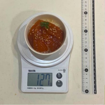 茶碗(小)1杯分のサーモンの漬け丼