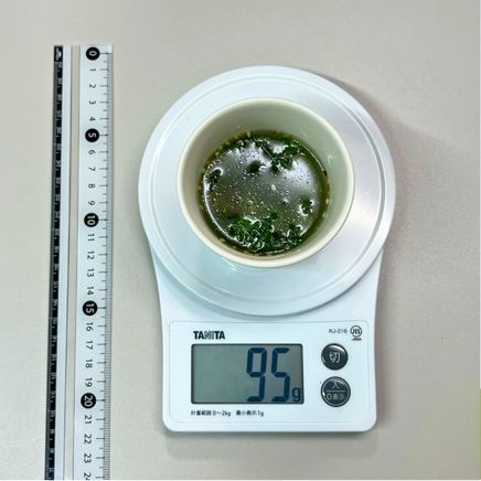 小皿1杯分のサニーレタススープ