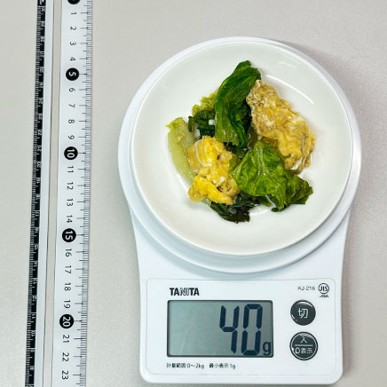 小皿一皿分のサニーレタスの炒め物