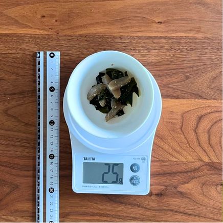 小鉢1杯分のわかめとこんにゃくの甘辛煮