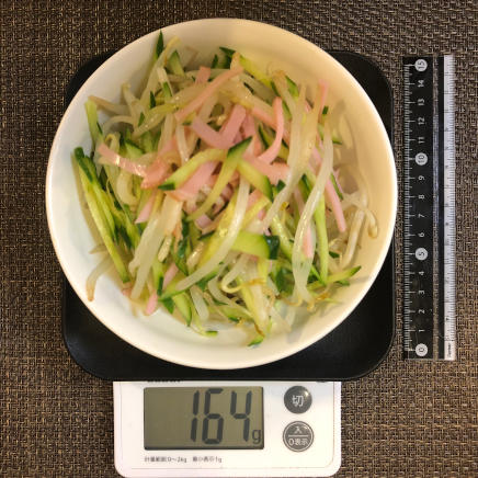 中皿1杯1人前のきゅうりともやしの中華サラダ