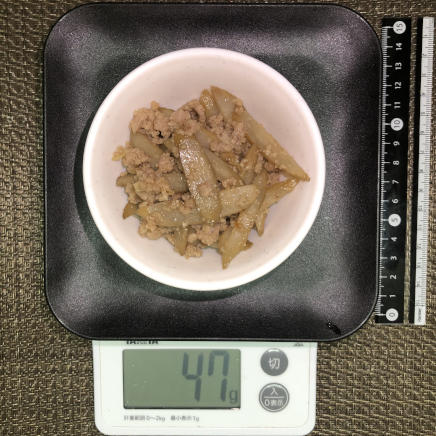 小鉢47gのごぼうとひき肉のピリ辛炒め