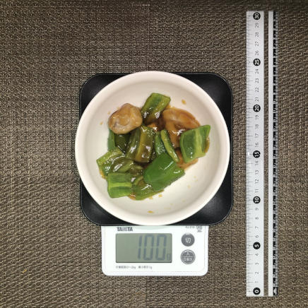 100gの鶏肉とピーマンの甘酢炒め