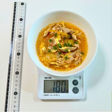 どんぶり鉢1杯分のキムチ春雨スープ