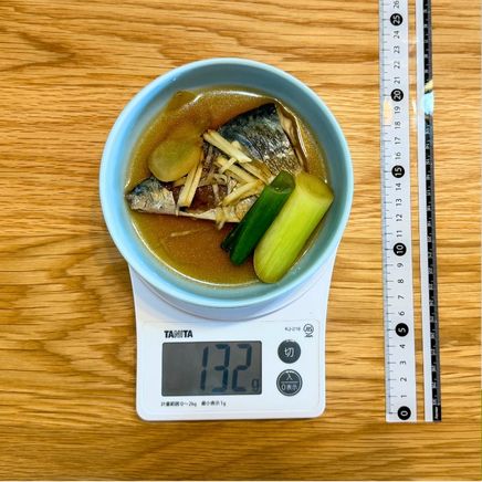 丸鉢(小)・鯖一切れ分(小)の鯖の生姜煮