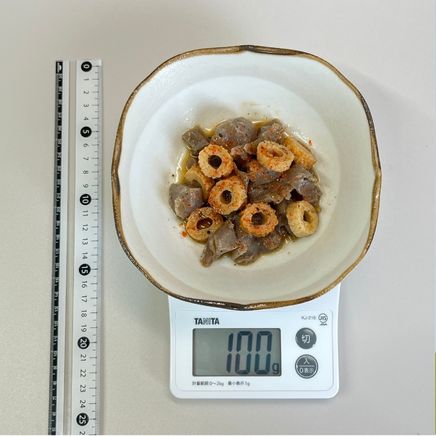 100gのこんにゃくとちくわの煮物