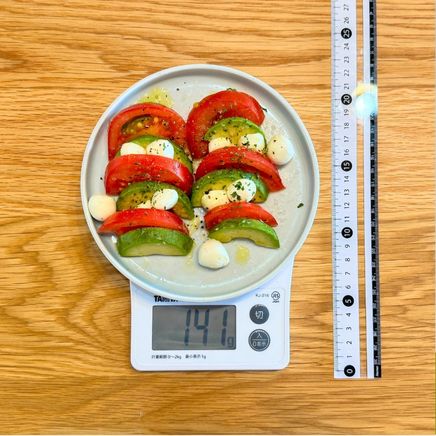 縁高皿(中)・一皿分のトマトとアボカドのカプレーゼ