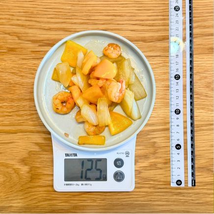 縁高皿（中）・一皿分の黄ピーマンの炒め物