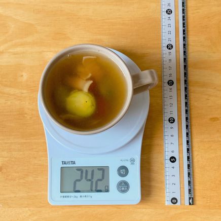 マグカップ1杯分・1人前の芽キャベツスープ