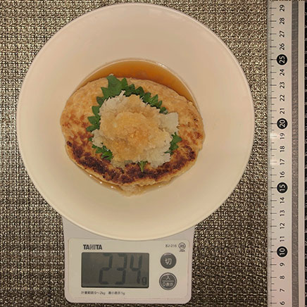 1個234gの豆腐と鶏ひき肉のハンバーグ