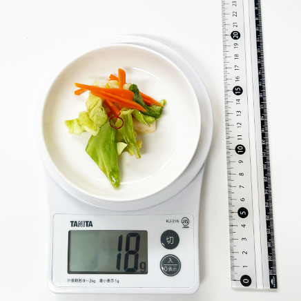 小鉢1杯分のグリーンボールの浅漬け