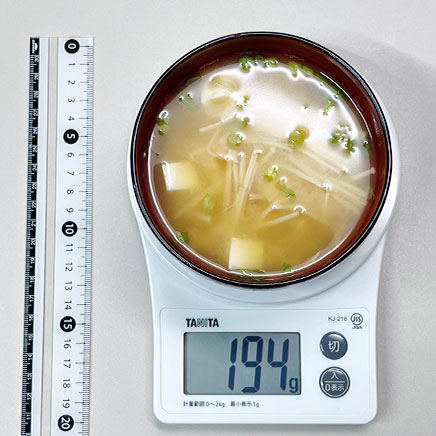 御椀1杯・1人前のえのきと豆腐の味噌汁