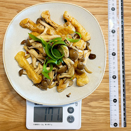 大皿1皿・1人前のしめじと油揚げの炒め物