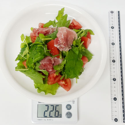 大皿大盛りのルッコラサラダ