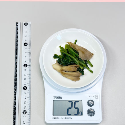 豆皿1皿分のほうれん草と舞茸のバター炒め