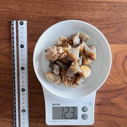 中皿1皿・1人前)の鶏肉とこんにゃくの煮物