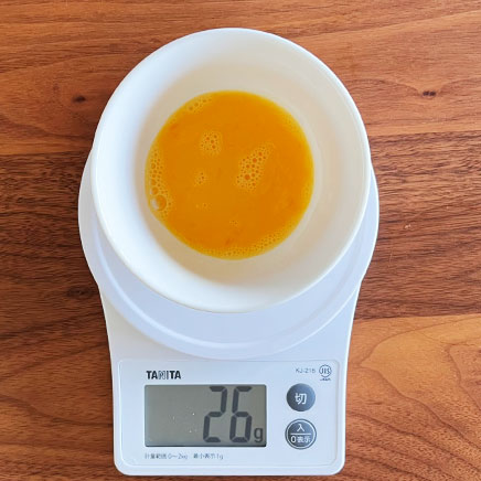 御椀1杯分のえのきと卵の味噌汁に使った卵