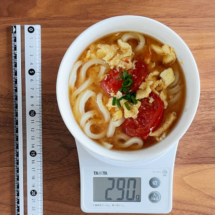小丼1杯分のトマト卵うどん