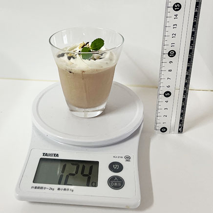 200mlのグラス1杯分のチョコレートシェイク