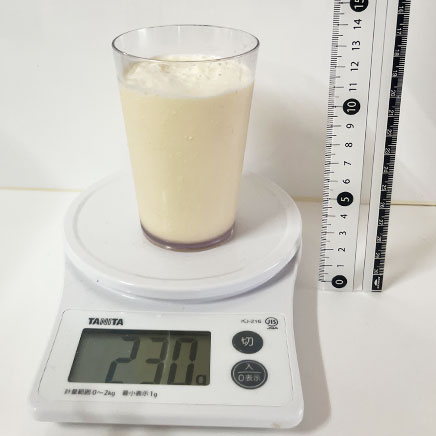 300mlのグラス1杯分のバニラシェイク