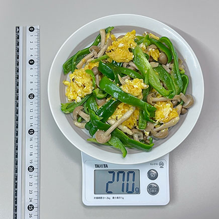 大皿1皿・2人前のしめじとピーマンの卵炒め