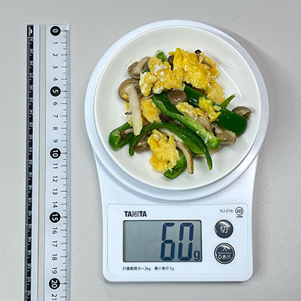 小皿1杯分のしめじとピーマンの卵炒め