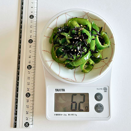 小皿1皿分のピーマンと塩昆布の炒め物