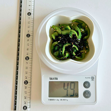 小鉢1杯分のピーマンと塩昆布の炒め物