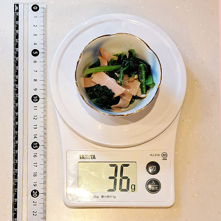 小鉢1杯分のほうれん草とハムのソテー