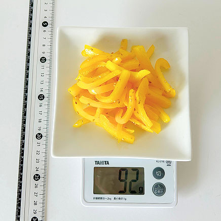 中皿1皿分の黄ピーマンのナムル